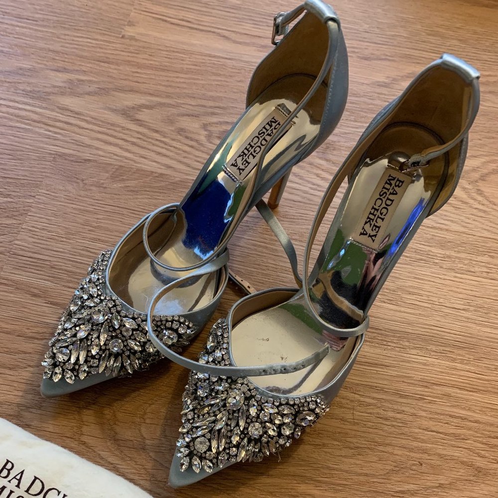 Size 8 Badgley Mischka blue formal shoes